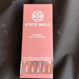 Static Nails in Peony
